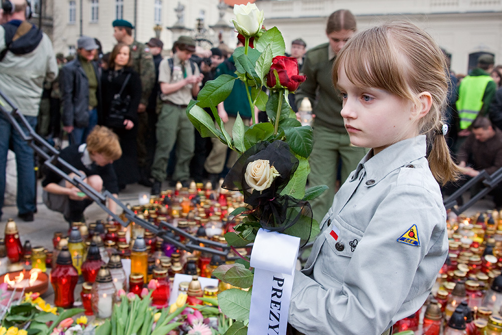 Warsaw, 10th of April 2010, in front of the Presidential Palace. Few hours after plane crash and death of the President Lech Kaczyński. Scouts take care of candles and florers brought by Warsaw's residents.